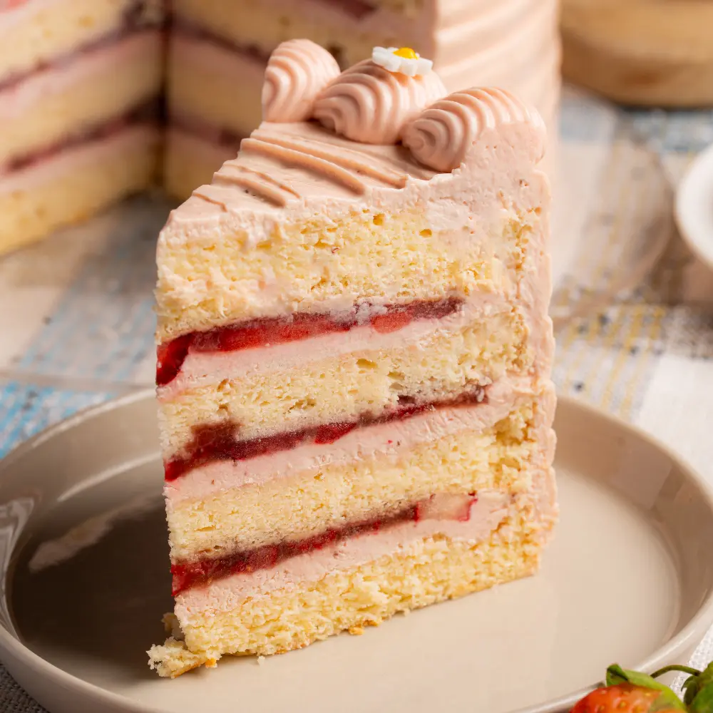 web-strawberry-shortcake-cake-slice.webp