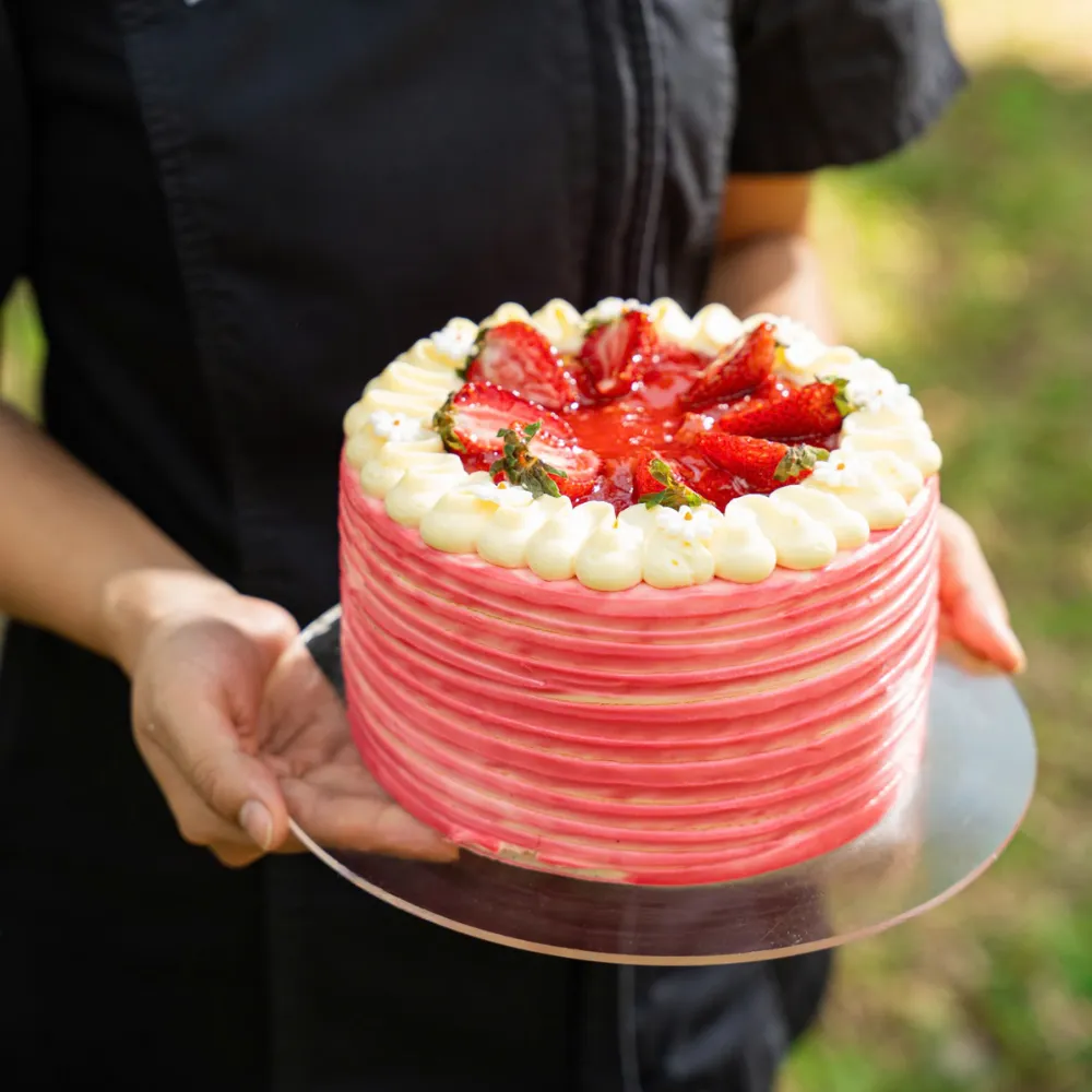 Strawberry Rhubarb Cake (16 cm)